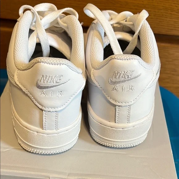 Nike Kids' White Leather Sneakers, Size 6 Y - Picture 2 of 5